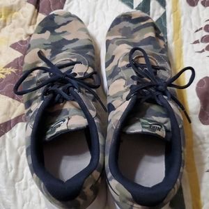 Nike roshies size 12 mens - 45$
